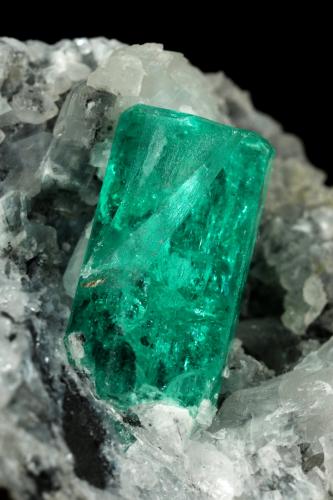 Beryl (variety emerald), Calcite<br />Chivor mining district, Municipio Chivor, Eastern Emerald Belt, Boyacá Department, Colombia<br />43x24x24mm, xl=15x8mm<br /> (Author: Fiebre Verde)