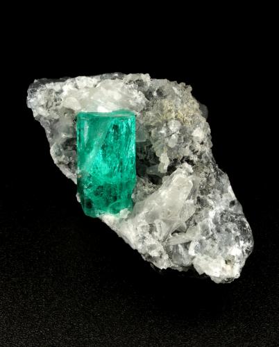 Beryl (variety emerald), Calcite<br />Chivor mining district, Municipio Chivor, Eastern Emerald Belt, Boyacá Department, Colombia<br />43x24x24mm, xl=15x8mm<br /> (Author: Fiebre Verde)