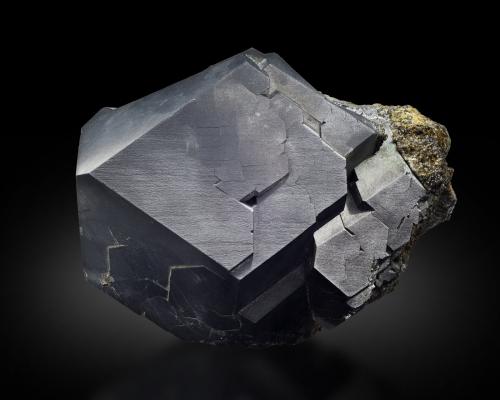 Magnetite<br />Huanggang Mines, Hexigten Banner (Kèshíkèténg Qí), Chifeng (Ulanhad), Inner Mongolia Autonomous Region, China<br />14,0	x	11,0	x	8,0	cm<br /> (Author: MIM Museum)