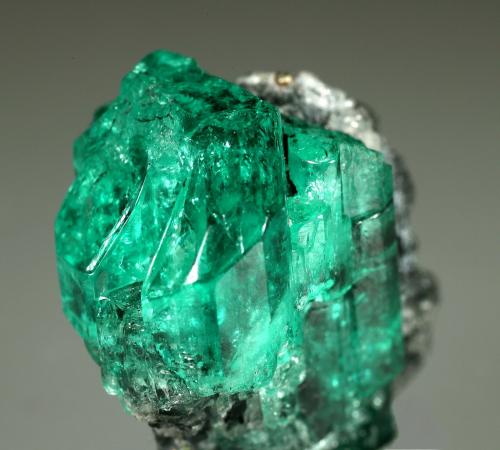 Beryl (variety emerald)<br />Chivor mining district, Municipio Chivor, Eastern Emerald Belt, Boyacá Department, Colombia<br />aggregate=18x13mm<br /> (Author: Fiebre Verde)