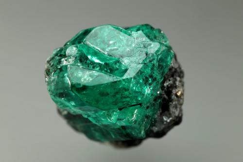 Beryl (variety emerald)<br />Chivor mining district, Municipio Chivor, Eastern Emerald Belt, Boyacá Department, Colombia<br />aggregate=18x13mm<br /> (Author: Fiebre Verde)