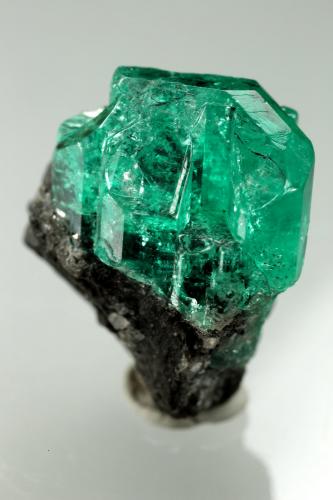 Beryl (variety emerald)<br />Chivor mining district, Municipio Chivor, Eastern Emerald Belt, Boyacá Department, Colombia<br />aggregate=18x13mm<br /> (Author: Fiebre Verde)