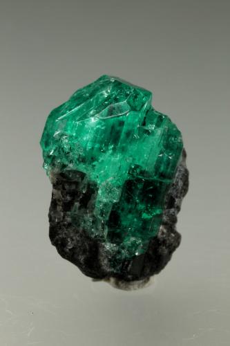 Beryl (variety emerald)<br />Chivor mining district, Municipio Chivor, Eastern Emerald Belt, Boyacá Department, Colombia<br />aggregate=18x13mm<br /> (Author: Fiebre Verde)