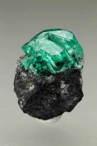 Beryl (variety emerald)<br />Chivor mining district, Municipio Chivor, Eastern Emerald Belt, Boyacá Department, Colombia<br />aggregate=18x13mm<br /> (Author: Fiebre Verde)