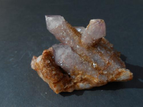 Cuarzo (variedad amatista)<br />Zona Boekenhoutshoek, Mkobola, Distrito Nkangala, Provincia Mpumalanga, Sudáfrica<br />6,5 x 4,5 x 3,5 cm<br /> (Autor: Antonio Alcaide)