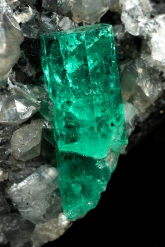 Beryl (variety emerald), Calcite, Dolomite, Pyrite<br />La Pita mining district, Cunas Mine, Municipio Maripí, Western Emerald Belt, Boyacá Department, Colombia<br />41x31x25mm, xl=17mm<br /> (Author: Fiebre Verde)