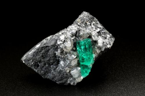 Beryl (variety emerald), Calcite, Dolomite, Pyrite<br />La Pita mining district, Cunas Mine, Municipio Maripí, Western Emerald Belt, Boyacá Department, Colombia<br />41x31x25mm, xl=17mm<br /> (Author: Fiebre Verde)