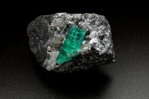 Beryl (variety emerald), Calcite, Dolomite, Pyrite<br />La Pita mining district, Cunas Mine, Municipio Maripí, Western Emerald Belt, Boyacá Department, Colombia<br />41x31x25mm, xl=17mm<br /> (Author: Fiebre Verde)