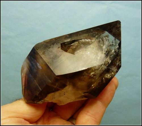 Quartz<br />Montes Goboboseb, Zona Brandberg, Región Erongo, Namibia<br />114 x 72 x 69 mm<br /> (Author: Pierre Joubert)