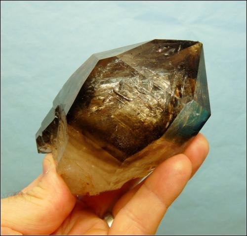 Quartz<br />Montes Goboboseb, Zona Brandberg, Región Erongo, Namibia<br />114 x 72 x 69 mm<br /> (Author: Pierre Joubert)