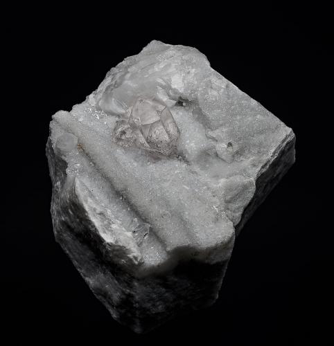 Quartz<br />Cantera La Facciata, Carrara, Alpes Apuanos, Provincia Massa-Carrara, Toscana, Italia<br />6.5 x 9.1 cm<br /> (Author: am mizunaka)