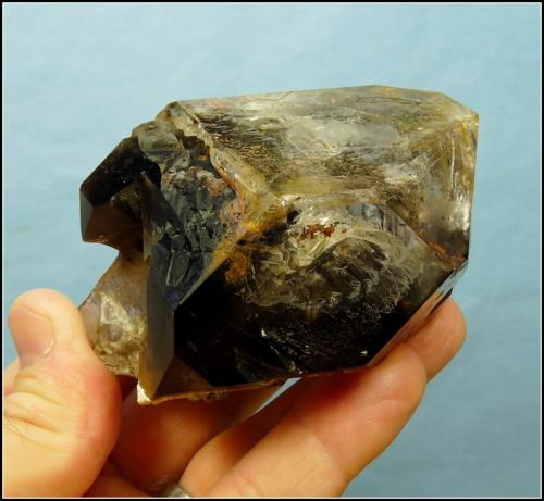 Quartz<br />Montes Goboboseb, Zona Brandberg, Región Erongo, Namibia<br />94 x 69 x 55 mm<br /> (Author: Pierre Joubert)