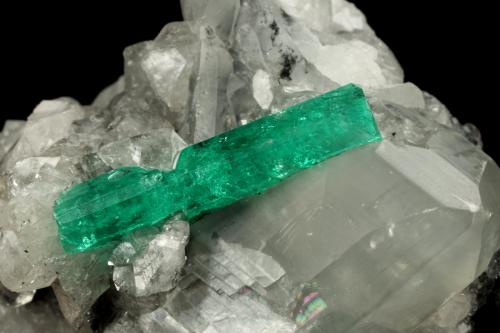 Beryl (variety emerald), Calcite, Dolomite<br />La Pita mining district, Municipio Maripí, Western Emerald Belt, Boyacá Department, Colombia<br />55x40x35mm, xl=22mm<br /> (Author: Fiebre Verde)