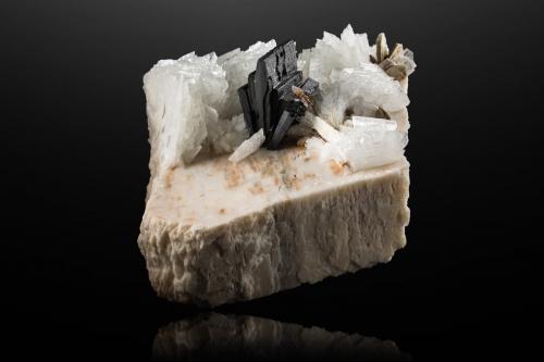 Tantalite-(Fe) with Orthoclase, Albite and Mica<br />Linópolis, Divino das Laranjeiras, Vale do Rio Doce, Minas Gerais, Brasil<br />11,0	x	13,0	x	6,5	cm<br /> (Author: MIM Museum)