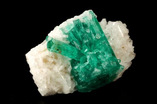 Beryl (variety emerald), Albite (variety cleavelandite)<br />Chivor mining district, Municipio Chivor, Eastern Emerald Belt, Boyacá Department, Colombia<br />35x23x11mm, aggregate=15x21mm<br /> (Author: Fiebre Verde)