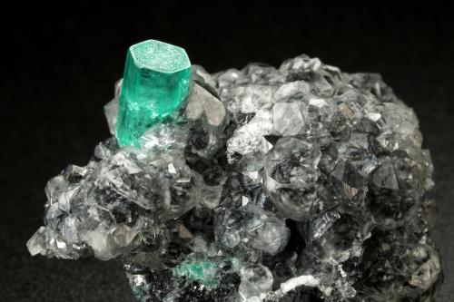 Beryl (variety emerald), Calcite<br />La Pita mining district, Municipio Maripí, Western Emerald Belt, Boyacá Department, Colombia<br />27x34x10mm, xl=10x4.5mm<br /> (Author: Fiebre Verde)