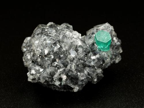 Beryl (variety emerald), Calcite<br />La Pita mining district, Municipio Maripí, Western Emerald Belt, Boyacá Department, Colombia<br />27x34x10mm, xl=10x4.5mm<br /> (Author: Fiebre Verde)