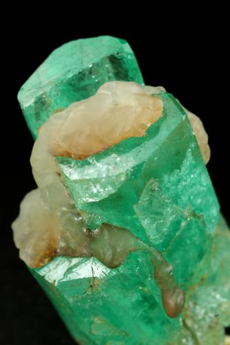 Beryl (variety emerald)<br />Coscuez mining district, Municipio San Pablo de Borbur, Western Emerald Belt, Boyacá Department, Colombia<br />21x30x15mm<br /> (Author: Fiebre Verde)