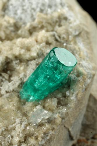 Beryl (variety emerald), Albite (variety cleavelandite), Dolomite, Pyrite<br />Chivor mining district, Municipio Chivor, Eastern Emerald Belt, Boyacá Department, Colombia<br />58x28x42mm, xl=11x4.5mm<br /> (Author: Fiebre Verde)