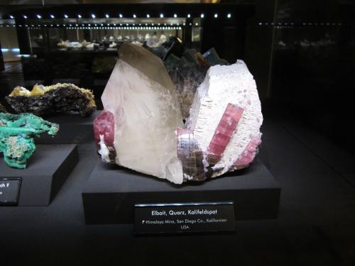 Elbaite, Quartz, Feldspar<br />Mina Himalaya, Gem Hill, Distrito Mesa Grande, San Diego County, California, USA<br />~ 20 cm<br /> (Author: Tobi)