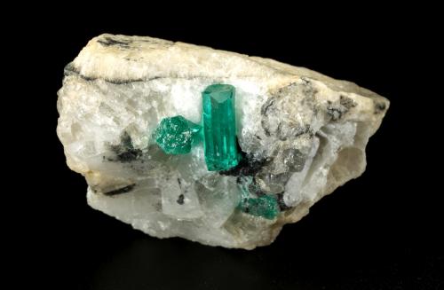 Beryl (variety emerald), Calcite<br />Gachalá mining district, Municipio Gachalá, Eastern Emerald Belt, Cundinamarca Department, Colombia<br />39x27x25mm, main xl=11mm<br /> (Author: Fiebre Verde)