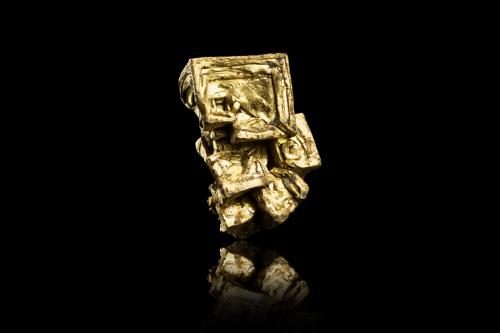 Gold<br />Joes Gully, Upper Tooloom, Condado Buller, Nueva Gales del Sur, Australia<br />1,5	x	2,0	x	2,5	cm<br /> (Author: MIM Museum)
