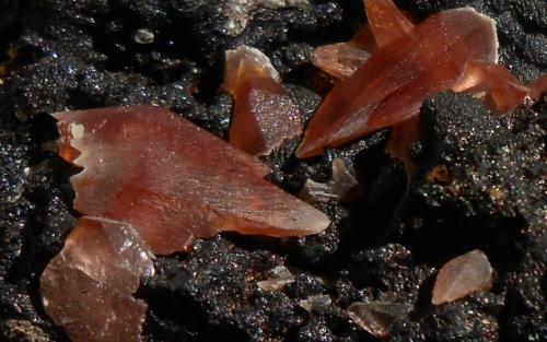 Rodocrosita y Fluorita<br />Uchucchacua Mine, Oyón Province, Lima Department, Peru<br />9 x 4,5 x 4 cm<br /> (Autor: Antonio Alcaide)