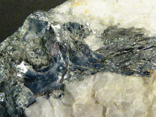 Hematites (variedad especularita), Serpentina Subgrupo y Cuarzo<br />Cuevas del Almanzora, Comarca Levante Almeriense, Almería, Andalucía, España<br />8 x 5 x 3 cm.<br /> (Autor: Felipe Abolafia)