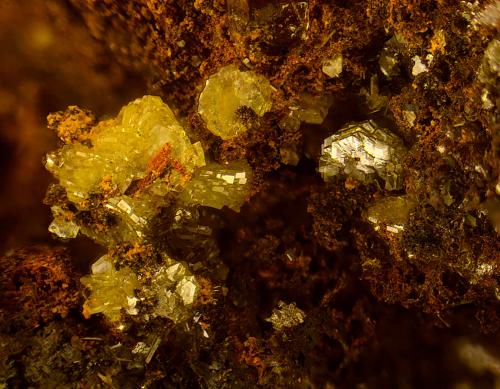 Adamita<br />María Luisa Mine, Santa Marta, Comarca Tierra de Barros, Badajoz, Extremadura, Spain<br />Campo de visión de 2 mm.<br /> (Autor: Antonio Carmona)