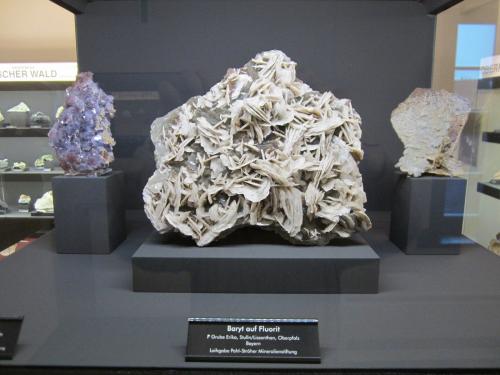 Barite, fluorite<br />Mina Erika, Säulnhof, Stulln, Distrito Wölsendorf Oeste, Alto Palatinado/Oberpfalz, Baviera/Bayern, Alemania<br />~ 25 cm<br /> (Author: Tobi)