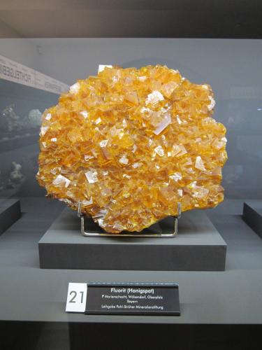 Fluorite<br />Marienschacht Mine, Wölsendorf, Schwarzach bei Nabburg, Wölsendorf West District, Upper Palatinate/Oberpfalz, Bavaria/Bayern, Germany<br />~ 30 cm<br /> (Author: Tobi)