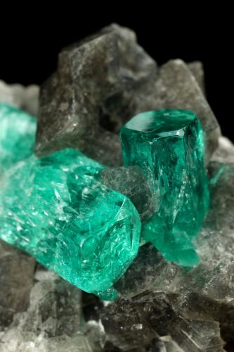 Beryl (variety emerald), Calcite, Pyrite<br />Chivor mining district, Municipio Chivor, Eastern Emerald Belt, Boyacá Department, Colombia<br />38x24x29mm, largest xl=17mm<br /> (Author: Fiebre Verde)