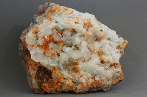 Tinzenita<br />Mina Molinello, Valle Graveglia, Ne, Provincia Génova, Liguria, Italia<br />83x70x48 mm<br /> (Autor: Juan Espino)