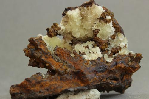 Austinita<br />Mina Gold Hill, Gold Hill, Distrito Gold Hill, Condado Tooele, Utah, USA<br />49x39x22 mm<br /> (Autor: Juan Espino)