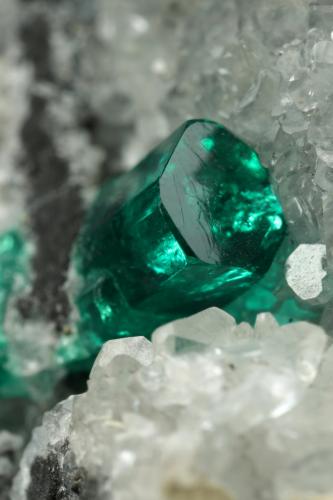 Beryl (variety emerald), Calcite, Pyrite<br />Coscuez (distrito minero), Municipio San Pablo de Borbur, Cinturón Esmeraldífero Occidental, Departamento Boyacá, Colombia<br />70x65x43mm, xl=12mm<br /> (Author: Fiebre Verde)