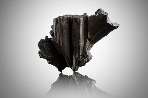 Dyscrasite<br />Consols Mine, Broken Hill, Yancowinna County, New South Wales, Australia<br />4,0	x	3,5	x	5,5	cm<br /> (Author: MIM Museum)