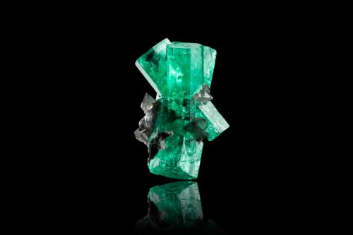 Beryl (variety emerald)<br />La Pita mining district, Municipio Maripí, Western Emerald Belt, Boyacá Department, Colombia<br />2,5	x	3,5	x	2,5	cm<br /> (Author: MIM Museum)