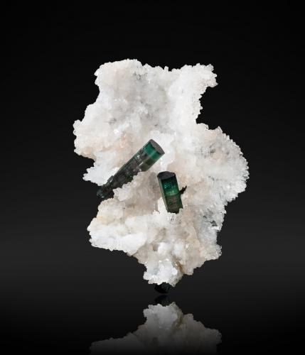 Elbaite on Quartz<br />Mina Santa Rosa, Itambacuri, Vale do Rio Doce, Minas Gerais, Brasil<br />9,5	x	10,0	x	9,5	cm<br /> (Author: MIM Museum)