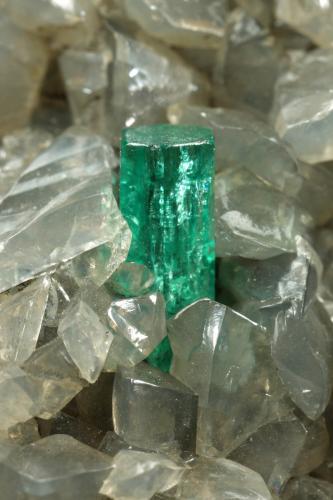 Beryl (variety emerald), Calcite, Dolomite<br />Muzo mining district, Western Emerald Belt, Boyacá Department, Colombia<br />54x53x31mm, xl=5mm<br /> (Author: Fiebre Verde)