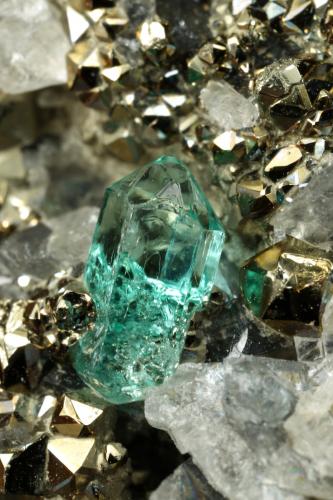 Beryl (variety emerald), Calcite, Pyrite<br />Chivor mining district, El Acuario Mine, Municipio Chivor, Eastern Emerald Belt, Boyacá Department, Colombia<br />33x41x21mm, xl=8mm<br /> (Author: Fiebre Verde)