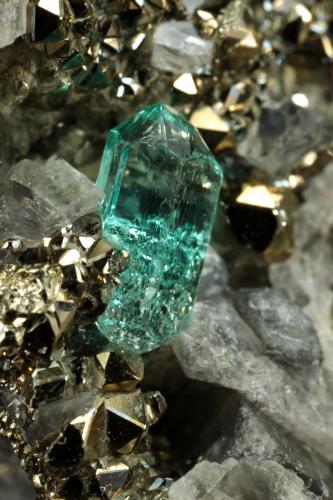 Beryl (variety emerald), Calcite, Pyrite<br />Chivor mining district, El Acuario Mine, Municipio Chivor, Eastern Emerald Belt, Boyacá Department, Colombia<br />33x41x21mm, xl=8mm<br /> (Author: Fiebre Verde)