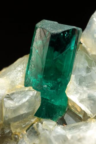 Beryl (variety emerald), Calcite, Dolomite, Pyrite<br />Chivor mining district, Municipio Chivor, Eastern Emerald Belt, Boyacá Department, Colombia<br />50x39x20mm, xl=10mm<br /> (Author: Fiebre Verde)