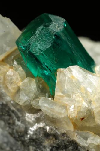 Beryl (variety emerald), Calcite, Dolomite, Pyrite<br />Chivor mining district, Municipio Chivor, Eastern Emerald Belt, Boyacá Department, Colombia<br />50x39x20mm, xl=10mm<br /> (Author: Fiebre Verde)