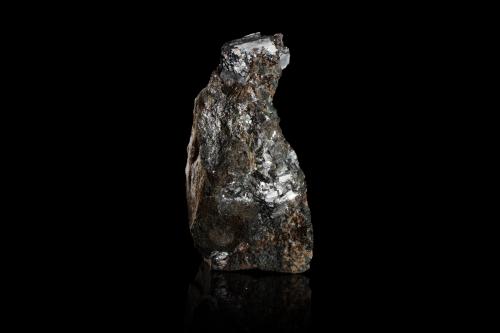 Tellurium<br />Bennett Lake area, Bennett Township, Rainy River District, Ontario, Canada<br />2,5	x	2,5	x	5,0	cm<br /> (Author: MIM Museum)