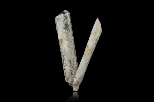 Montebrasite<br />Galiléia, Vale do Rio Doce, Minas Gerais, Brazil<br />12,0	x	4,0	x	19,5	cm<br /> (Author: MIM Museum)