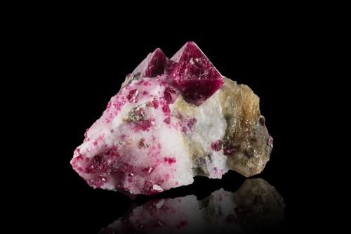 Spinel, Scapolite and Pyrite<br />Mogok Valley, Mogok Township, Pyin-Oo-Lwin District, Mandalay Region (Mandalay Division), Myanmar (Burma)<br />9,0	x	5,5	x	6,5	cm<br /> (Author: MIM Museum)