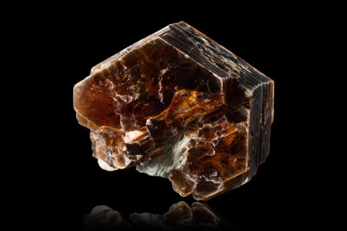 Phlogopite<br />Mogok Valley, Mogok Township, Pyin-Oo-Lwin District, Mandalay Region (Mandalay Division), Myanmar (Burma)<br />6,5	x	10,0	x	8,5	cm<br /> (Author: MIM Museum)