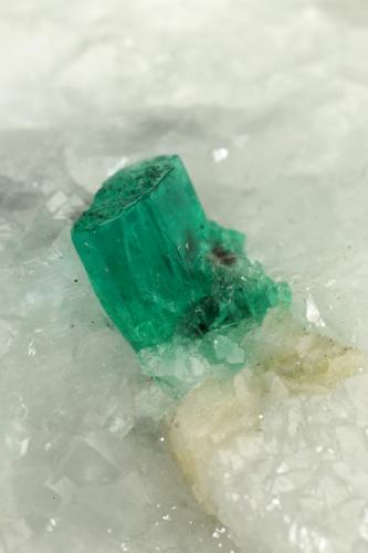 Beryl (variety emerald), Calcite<br />Muzo mining district, Western Emerald Belt, Boyacá Department, Colombia<br />72x37x48, xl=5mm<br /> (Author: Fiebre Verde)