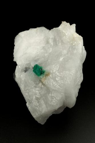 Beryl (variety emerald), Calcite<br />Muzo mining district, Western Emerald Belt, Boyacá Department, Colombia<br />72x37x48, xl=5mm<br /> (Author: Fiebre Verde)