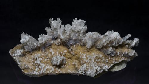 Quartz<br />Nevada City, Distrito Nevada City, Condado Nevada, California, USA<br />16.5 x 6.4 cm<br /> (Author: am mizunaka)